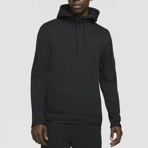 NIKE Sportswear men’s medium TECH FLEECE Pullover Hoodie - Black DD5174-010
